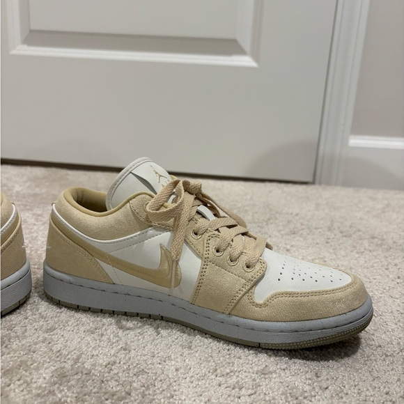 Jordan Air Sneakers in sand and White - Picture 6 of 9